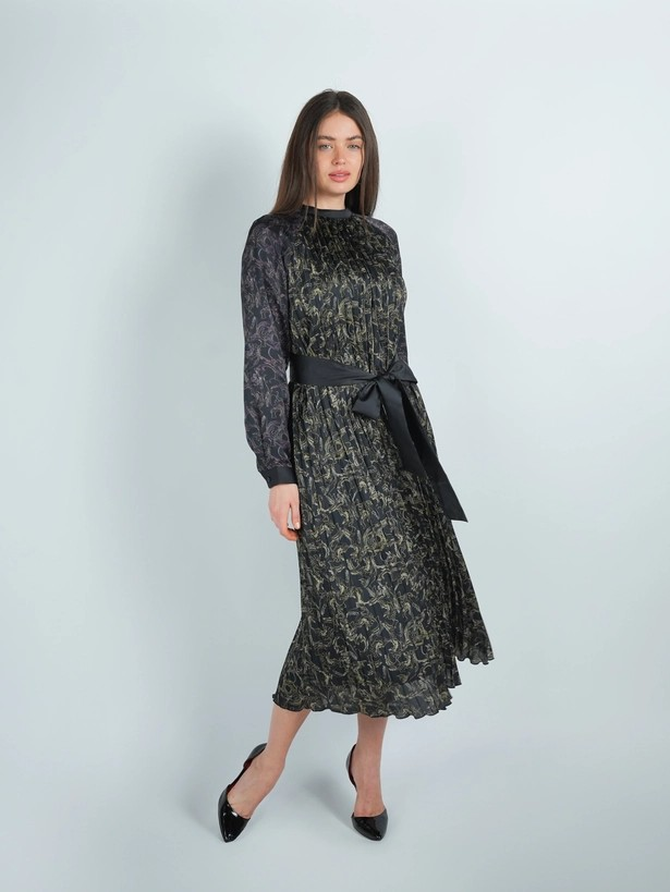 Two Tone Non-Waisted Pleated Dress